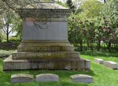 Larger memorial image loading...