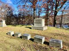 Larger memorial image loading...