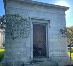 Larger memorial image loading...