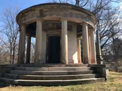 Larger memorial image loading...