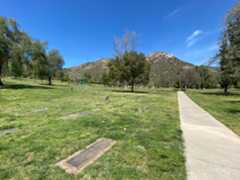 Larger memorial image loading...