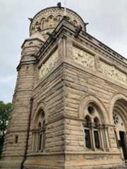 Larger memorial image loading...