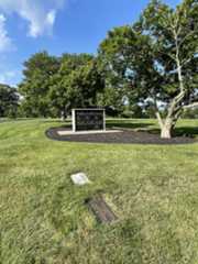 Larger memorial image loading...