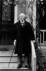 Larger memorial image loading...