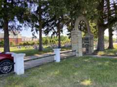 Larger memorial image loading...