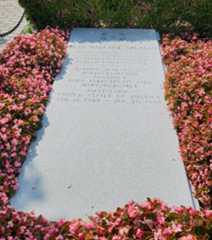 Larger memorial image loading...