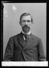 Larger memorial image loading...