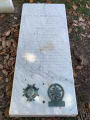 Larger memorial image loading...