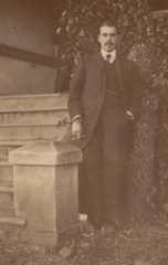 Larger memorial image loading...