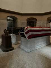 Larger memorial image loading...