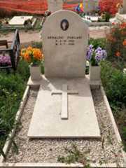 Larger memorial image loading...