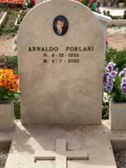 Larger memorial image loading...