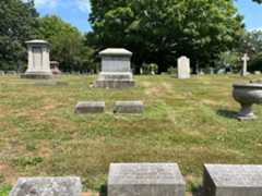 Larger memorial image loading...