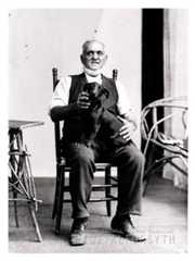 Larger memorial image loading...