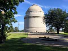 Larger memorial image loading...