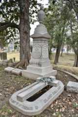 Larger memorial image loading...