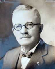 Larger memorial image loading...