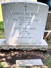 Larger memorial image loading...