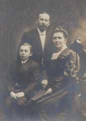 Larger memorial image loading...