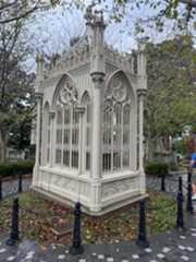 Larger memorial image loading...