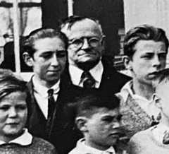 Larger memorial image loading...