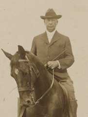 Larger memorial image loading...