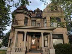 Larger memorial image loading...