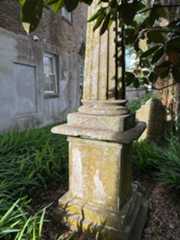 Larger memorial image loading...