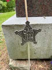 Larger memorial image loading...