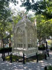 Larger memorial image loading...