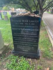 Larger memorial image loading...