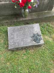 Larger memorial image loading...