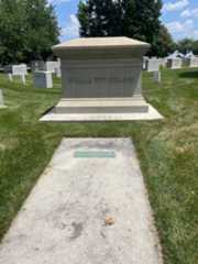 Larger memorial image loading...