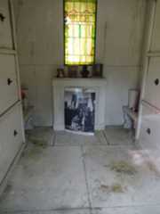 Larger memorial image loading...