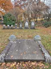 Larger memorial image loading...