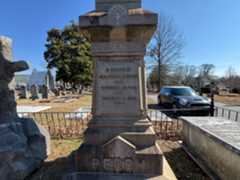 Larger memorial image loading...