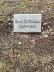 Larger memorial image loading...