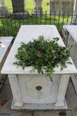 Larger memorial image loading...