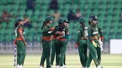 Bangladesh players celebrate run out of Ailsa Lister b