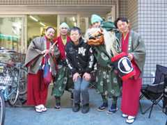 （左から）水仙さん、仙庭さん、森田滋彦さん、仙星さん、仙若さん