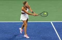 부사를 꺾은 후 8강 진출하는 사발렌카