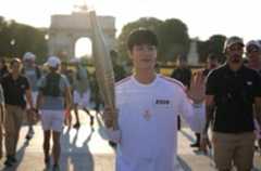 파리올림픽 성화 봉송하는 BTS 진