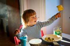 6 ways to help your children have a healthy relationship with food