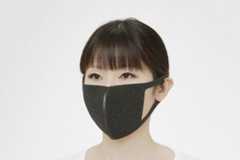 「ゆったり」⇔「密着」 装着感２通り選べるウレタンマスク　