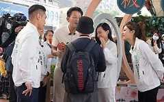 「我喜歡以前的黃國昌!」 16歲少年當面哭勸黃國昌:希望你找回良心