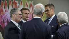 Britannian pääministeri Keir Starmer, Ranskan presidentti Emmanuel Macron ja Suomen presidentti Alexander Stubb lauantaina G20-kokouksessa Johannesburgissa.