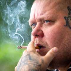 Pottukoirana oleminen vaatii hermoja, sanoo Pohjois-Savosta kotoisin oleva Jouko Kärkkäinen. ”Jos tulee tappouhkauksia sun muuta, niin eihän niitä paljon pysty miettimään.”