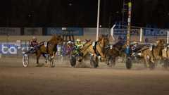 Vedonlyönti on suosittua puuhaa hevosurheilun parissa. Kuvan kilpailu ei liity jutun jättipottiin.