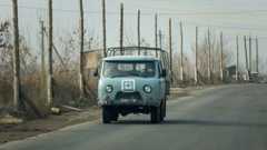 Venäläinen maasturi maantiellä Donetskin alueen miehitetyssä osassa. Valokuva on otettu 8. marraskuuta.