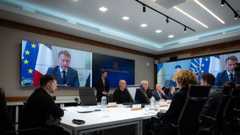 Ukrainan presidentti Volodymyr Zelenskyi (vas.) osallistui hallintonsa kanssa tiistaina niin sanotun halukkaiden koalition kokoukseen. Siinä eurooppalaiset johtajat neuvottelivat tuestaan Ukrainalle.